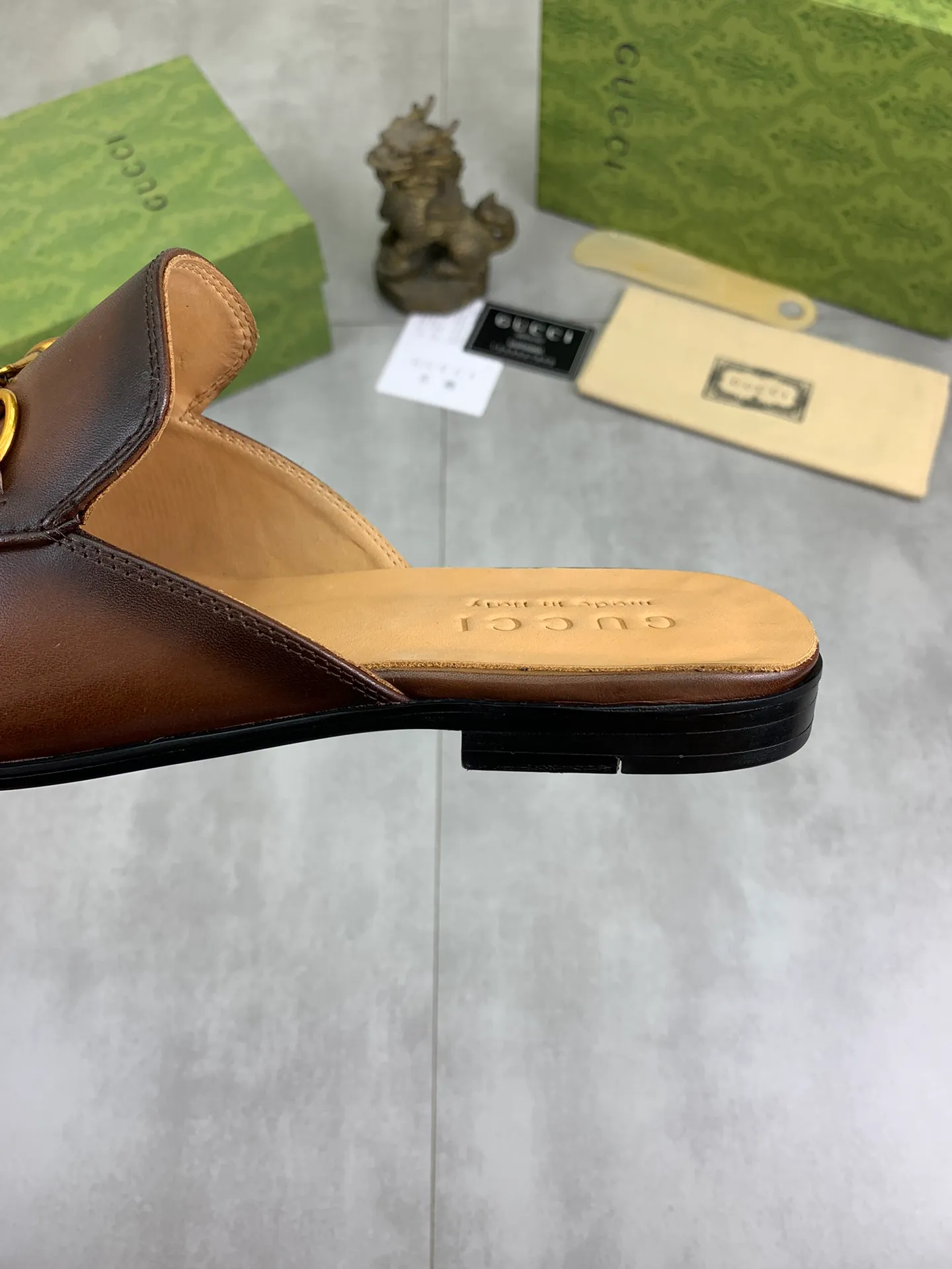 Men's Men's Shoes💰P480💰【New Style】Water-dyed Niuli High Quality Gucci half-drag business leather shoes hot selection (Gucci) official website latest Gucci half-drag 🎁 business leather shoes, hot style 💥 simple and elegant style, exclusive for trendy men. Unique official website latest brand original double G embossing Elements 👑 Original Gucci decoration, fashionable and elegant, fabric original calfskin ✅ Fully imported first-layer cowhide lining, official website designated wear-resistant, rubber business outsole, classic model taken at the counter in real life 🎬Number: 38-44 (45 46 customized) 2⃣️colors available